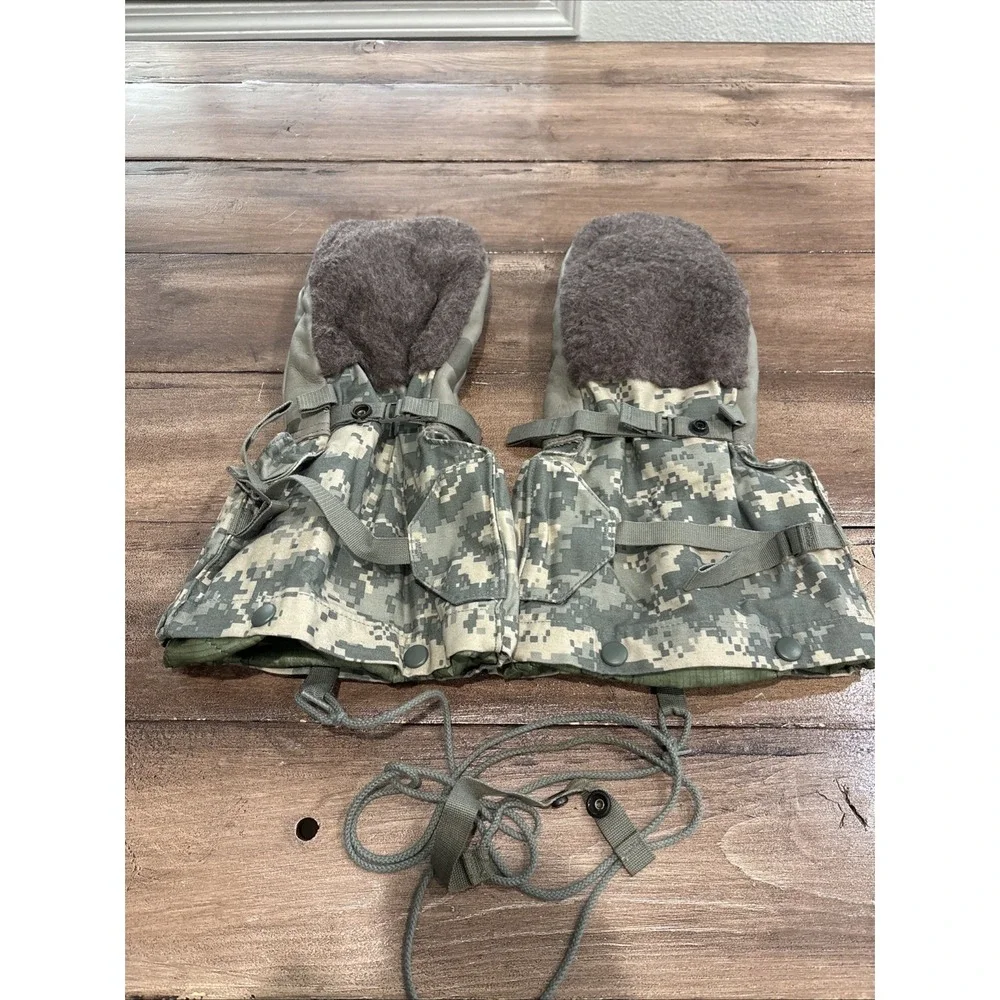 Large - US Army UCP / ACU Camouflage Extreme Cold Weather Mittens Gloves & Liner